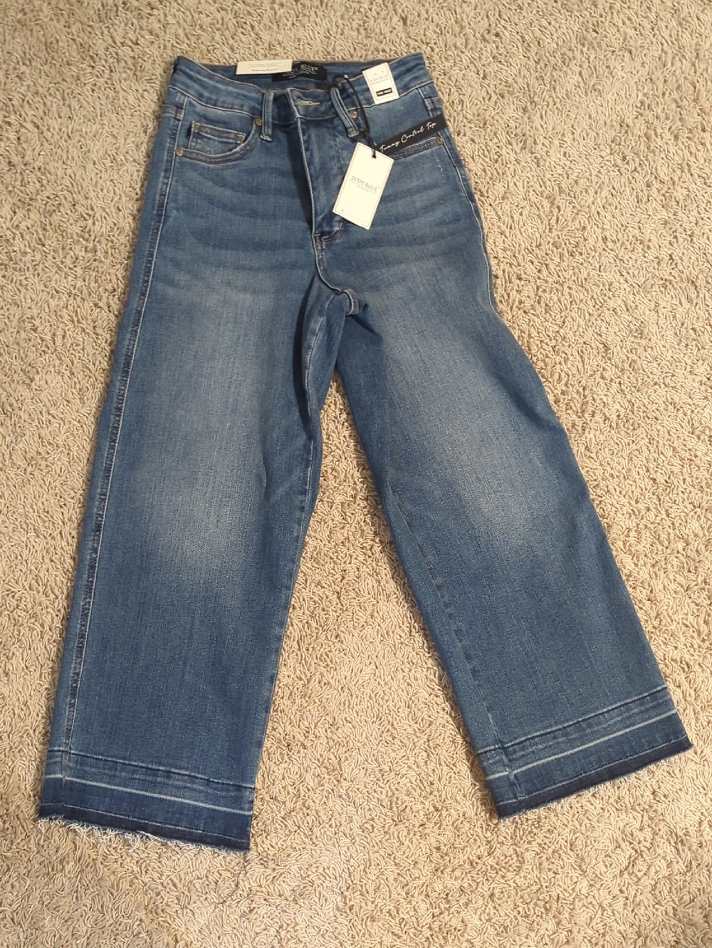 Judy Blue Medium Wash Cropped Ankle Jeans